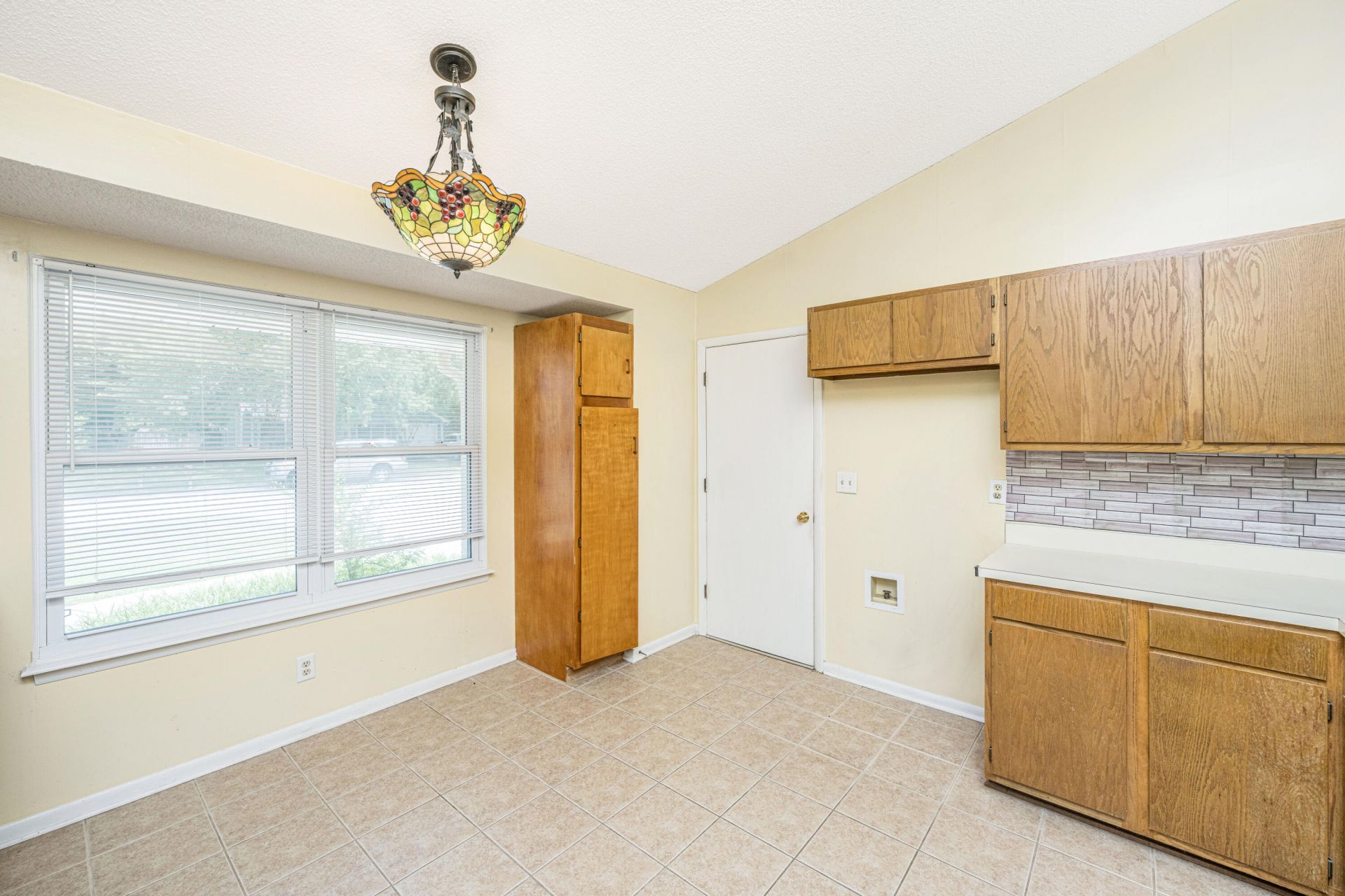 1029 Oakcrest Drive Photo 8