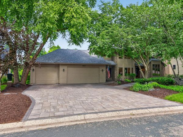 815 Promontory Place, Eagan, MN 55123