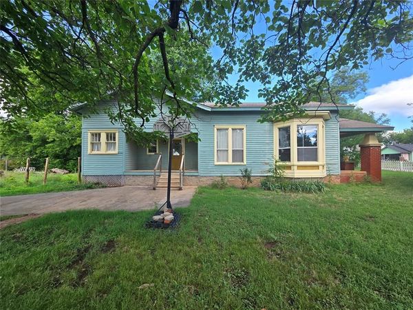 704 E Vilas Avenue, Guthrie, OK 73044