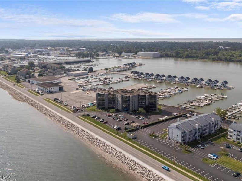 711 W Lakeshore Drive, Unit 203, Port Clinton, OH 43452 Photo 26