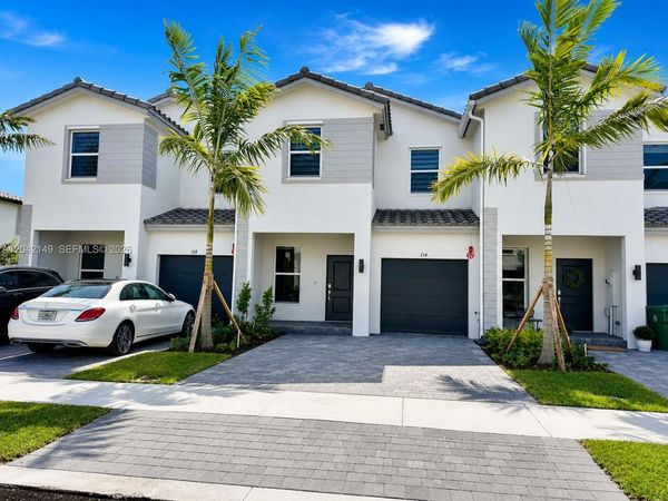 114 SW 184th Pl , Unit 114, Pembroke Pines, FL 33029