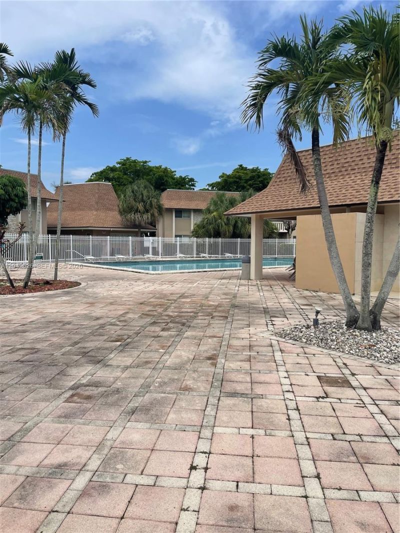 7480 Miami Lakes Dr , Unit G205, Miami Lakes, FL 33014 Photo