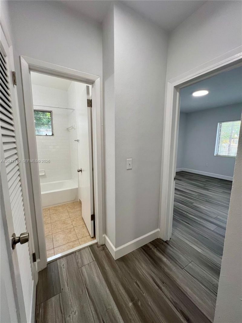 962 NW 6th St , Unit 1, Miami, FL 33136 Photo