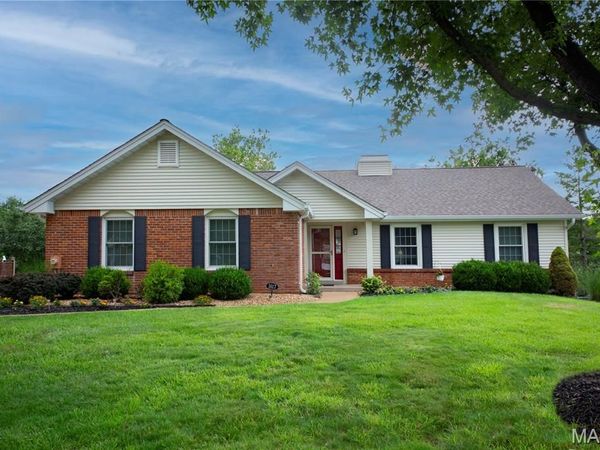 1617 W Field Avenue , Ellisville, MO 63011