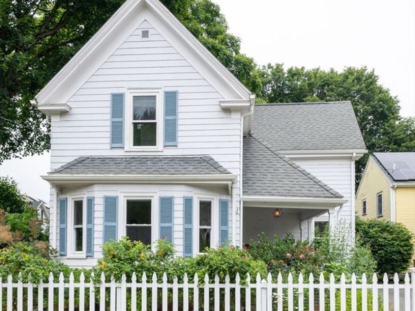 121 Linden St, Hamilton, MA 01982