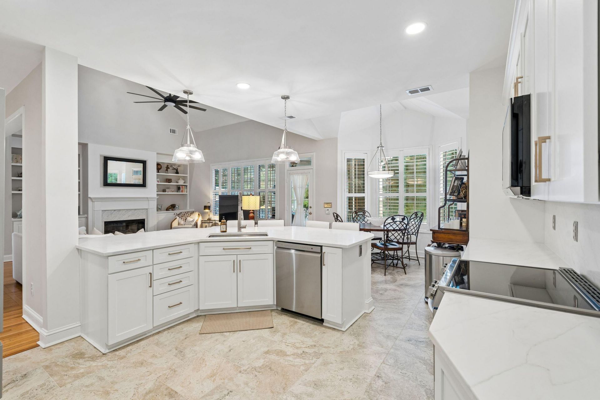 2765 Victoria Lake Drive Photo 8