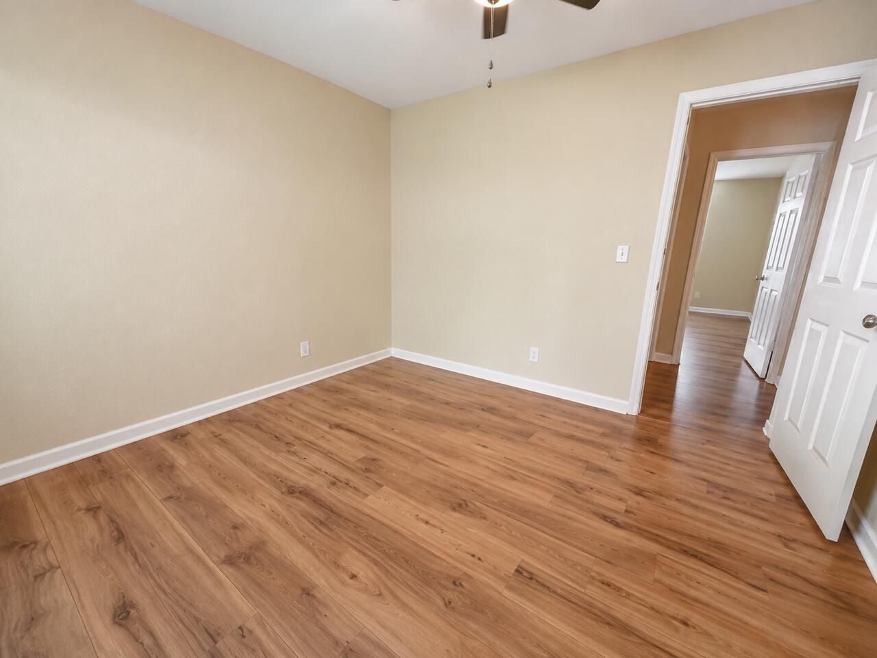 923 E Estates Boulevard Photo 15
