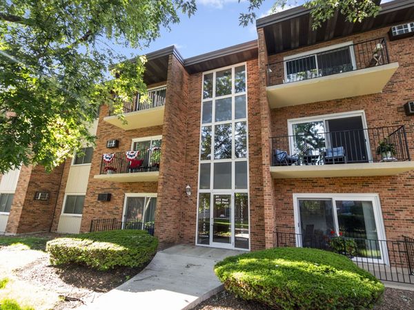 4113 W 97th Place, Unit 303, Oak Lawn, IL 60453