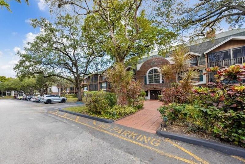 3670 Inverrary Drive, Unit 3y, Lauderhill, FL 33319 Photo