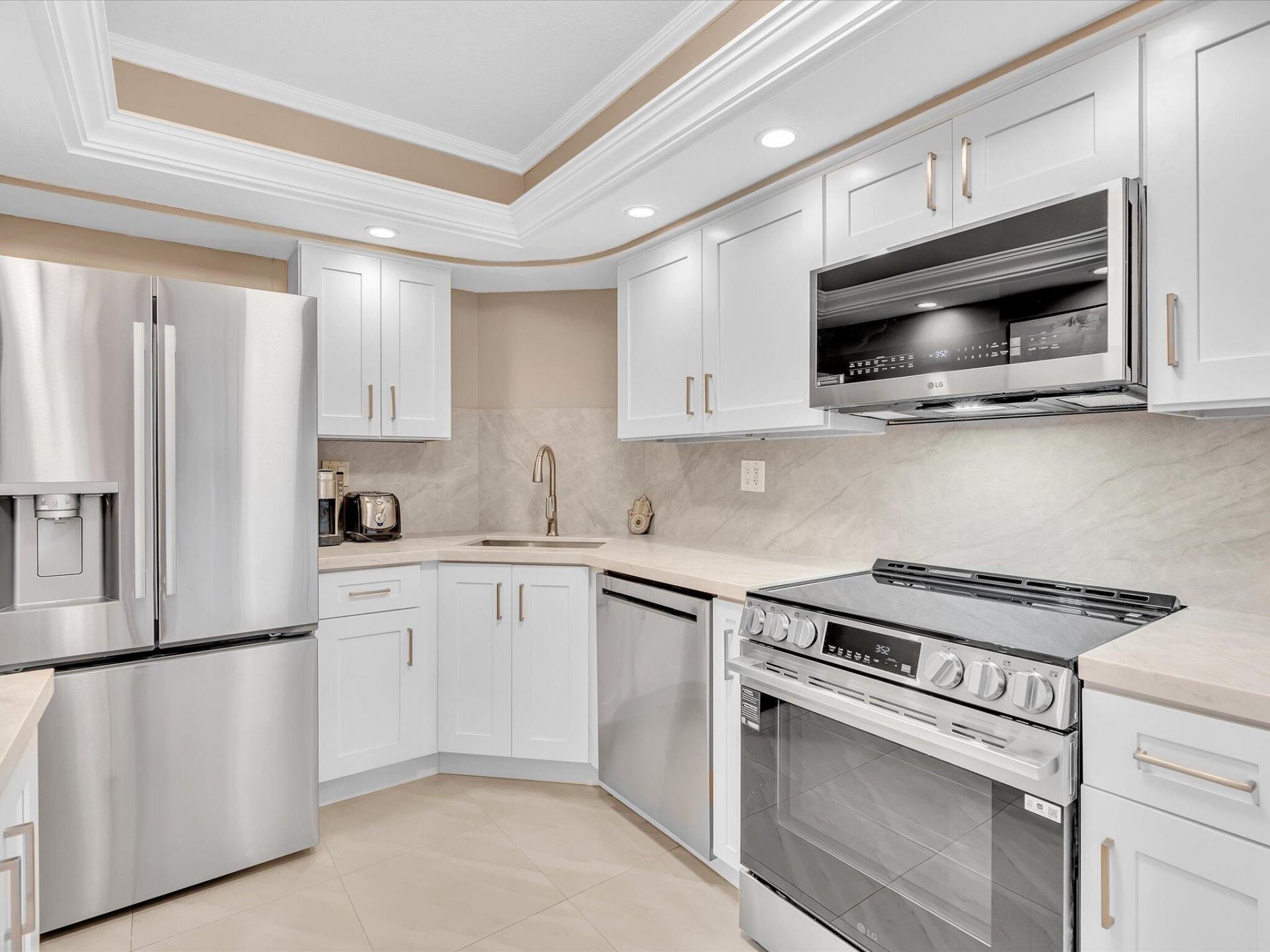 3300 NE 36th Street, Unit 302, Fort Lauderdale, FL 33308 Photo