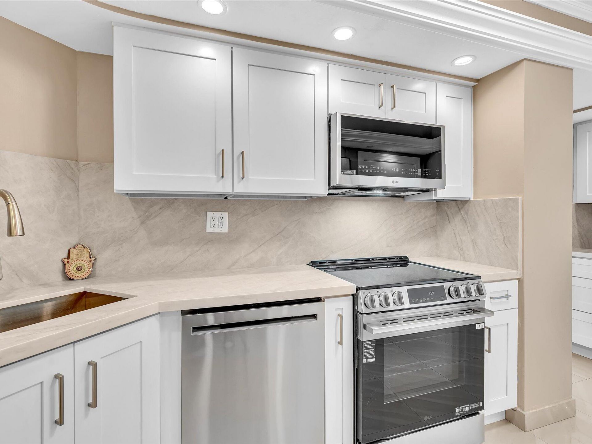 3300 NE 36th Street, Unit 302, Fort Lauderdale, FL 33308 Photo