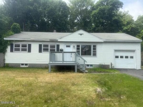 27 Hanifin Avenue, Colonie, NY 12205