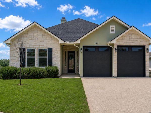1811 Chateau Lane, Kerrville, TX 78028