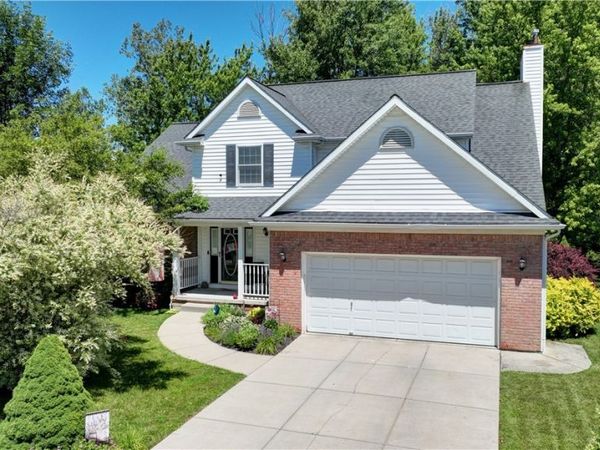 59 Fawn Meadows Court , Getzville, NY 14068