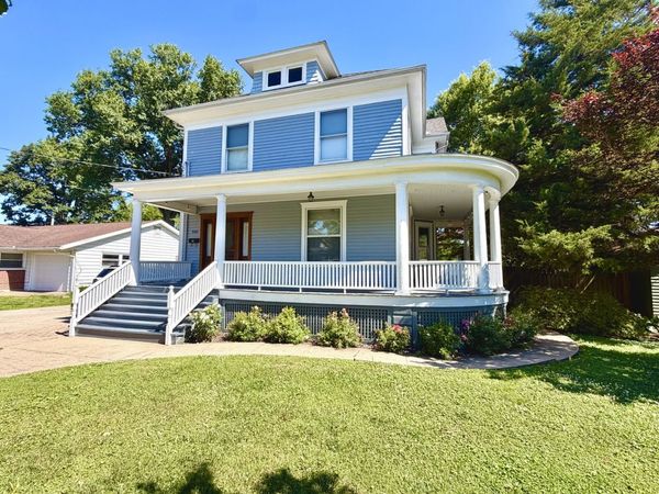 540 E MAIN Street , Duquoin, IL 62832