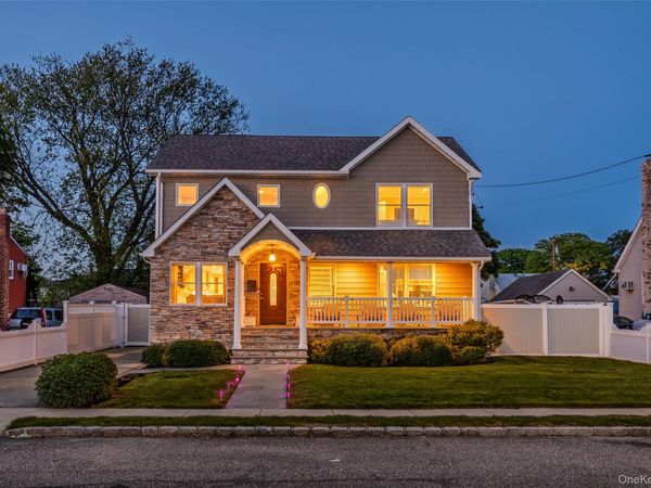 122 Linton Avenue , Lindenhurst, NY 11757