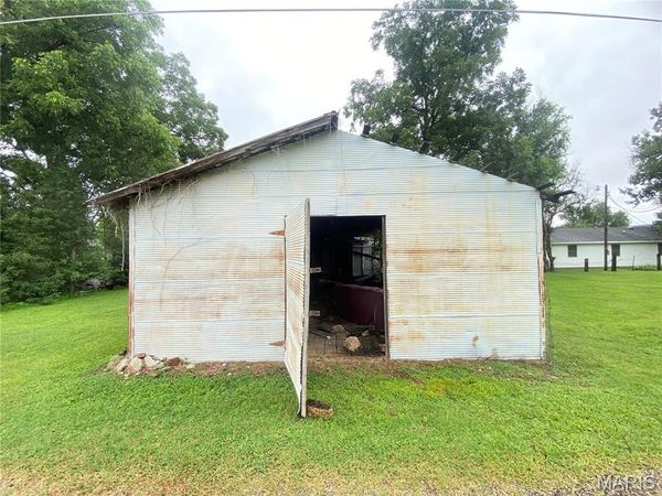 1 E Howard , Malden, MO 63863
