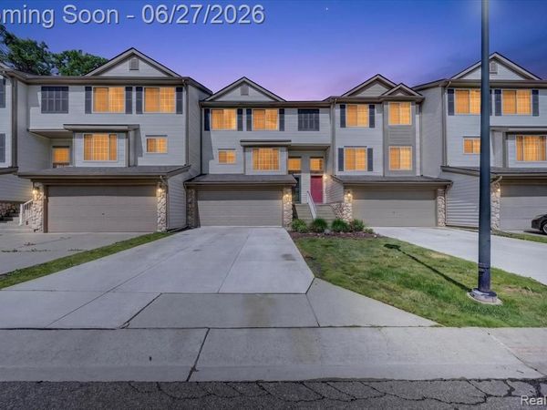 217 Oak Ridge Drive, Pontiac, MI 48341