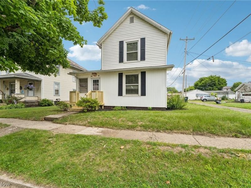 922 Pine Street, Coshocton, OH 43812 Photo 2