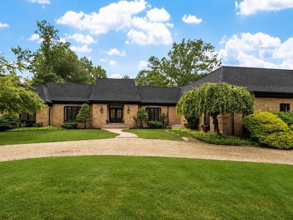 21 Wildewood Dr, Lynnfield, MA 01940