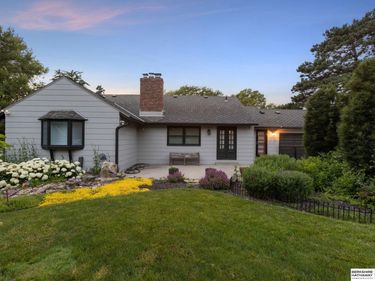 207 S 95th Street, Omaha, NE 68114