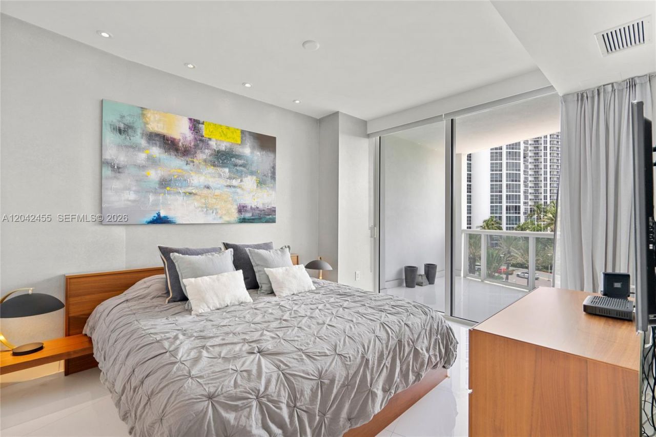 18201 Collins Ave , Unit 603, Sunny Isles Beach, FL 33160 Photo