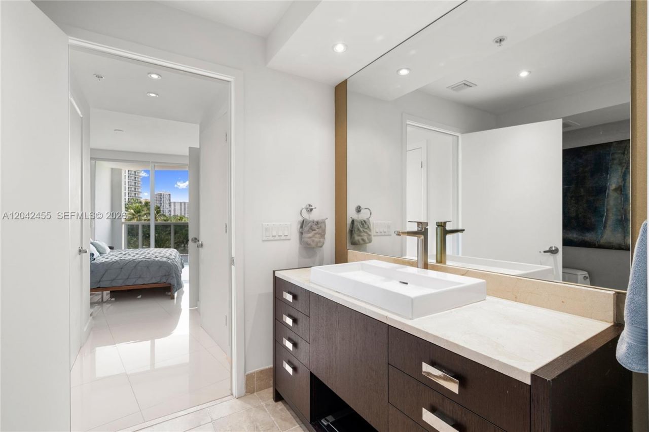 18201 Collins Ave , Unit 603, Sunny Isles Beach, FL 33160 Photo