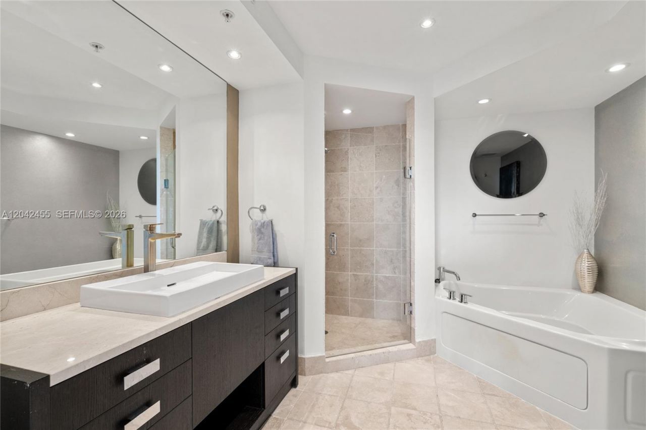 18201 Collins Ave , Unit 603, Sunny Isles Beach, FL 33160 Photo