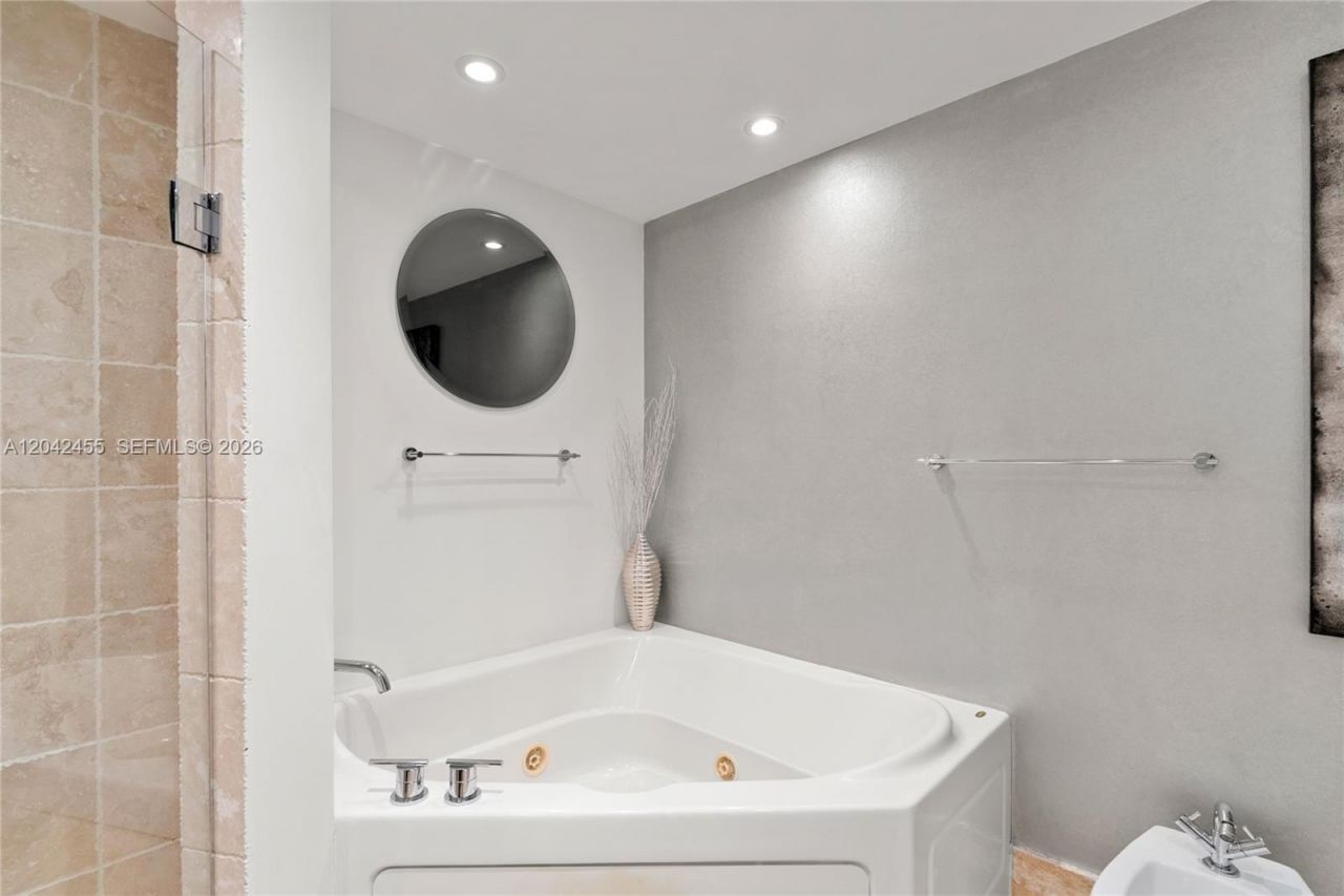 18201 Collins Ave , Unit 603, Sunny Isles Beach, FL 33160 Photo