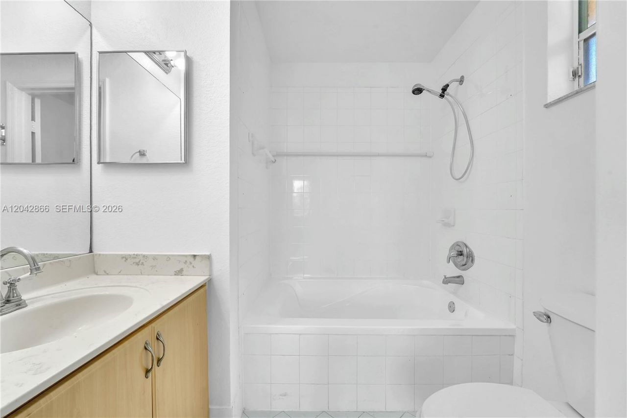 8858 W Flagler St, Unit 210, Miami, FL 33174 Photo
