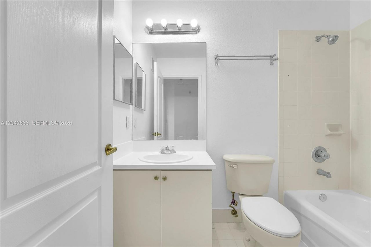8858 W Flagler St, Unit 210, Miami, FL 33174 Photo