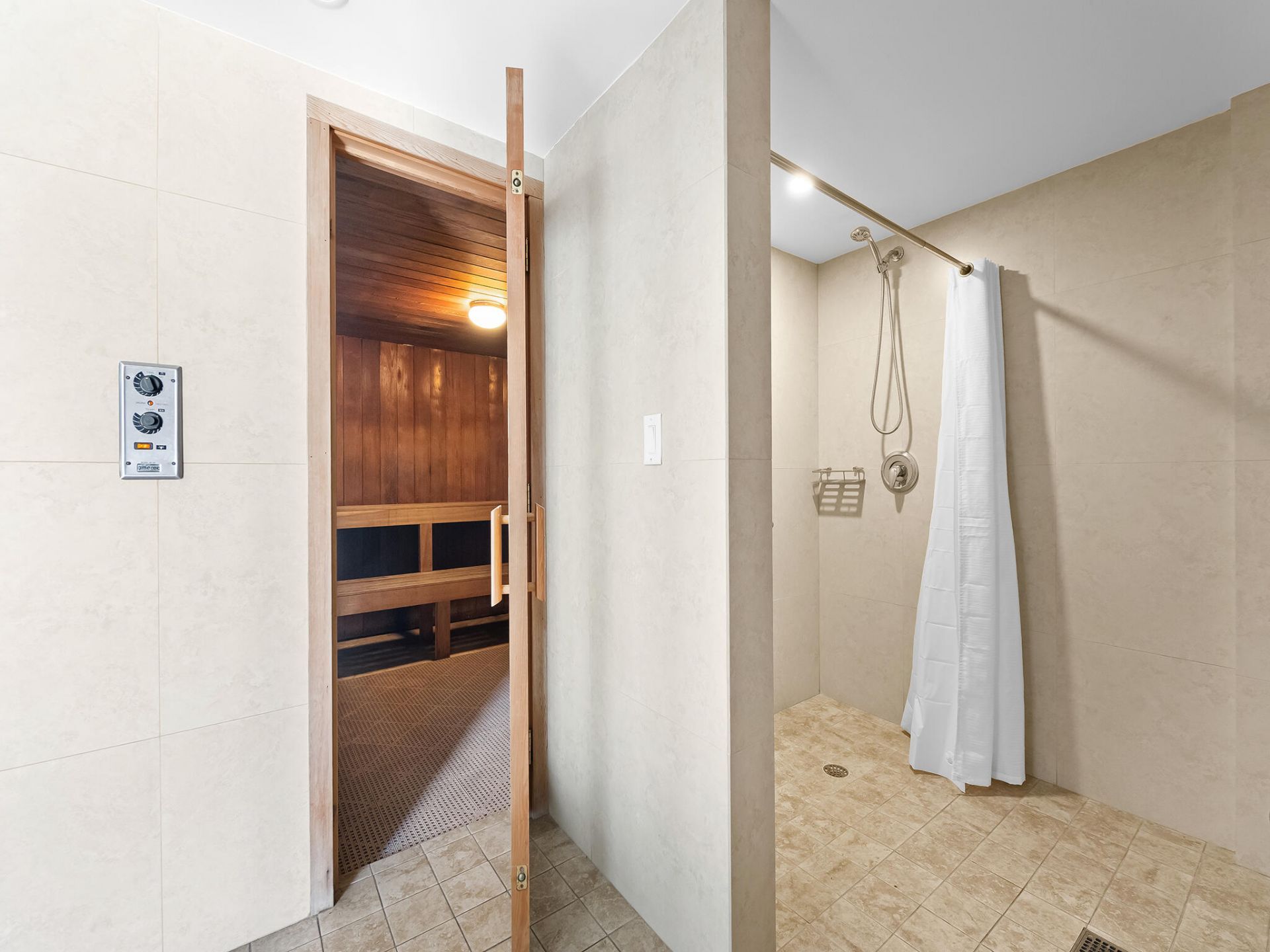 2200 NE 33rd Avenue, Unit 2d, Fort Lauderdale, FL 33305 Photo