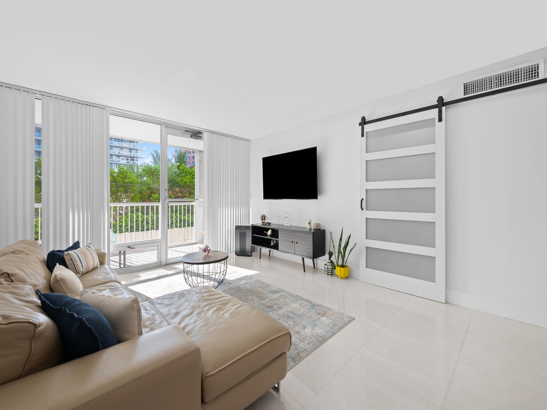 2200 NE 33rd Avenue, Unit 2d, Fort Lauderdale, FL 33305 Photo