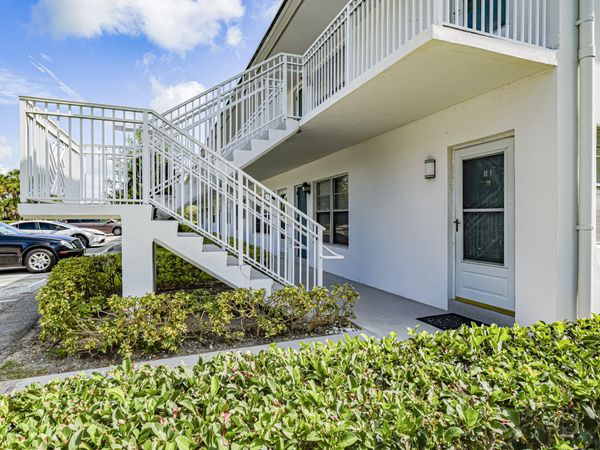 2800 Indian River Boulevard, Vero Beach, FL 32960
