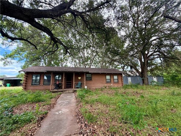 17 County Road 236A , Gonzales, TX 78629