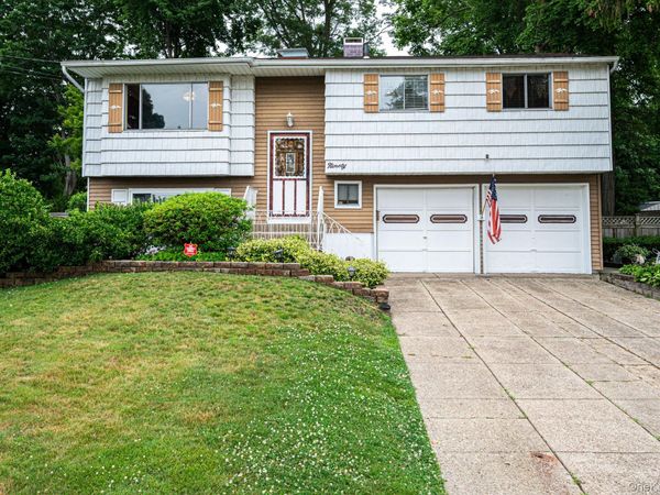 90 Rhode Island Avenue , Bay Shore, NY 11706