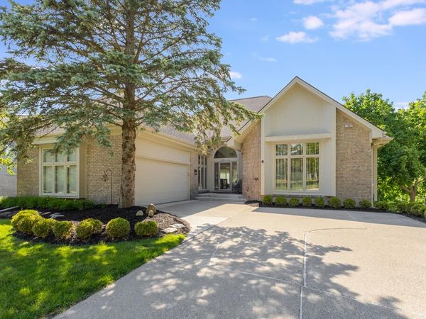 28044 Hickory Circle, Unit 11, Farmington, MI 48331