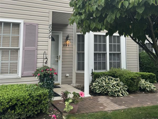 891 Altessa Boulevard, Melville, NY 11747