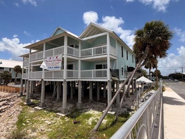 550 1st St, Unit 113, Cedar Key, FL 32625