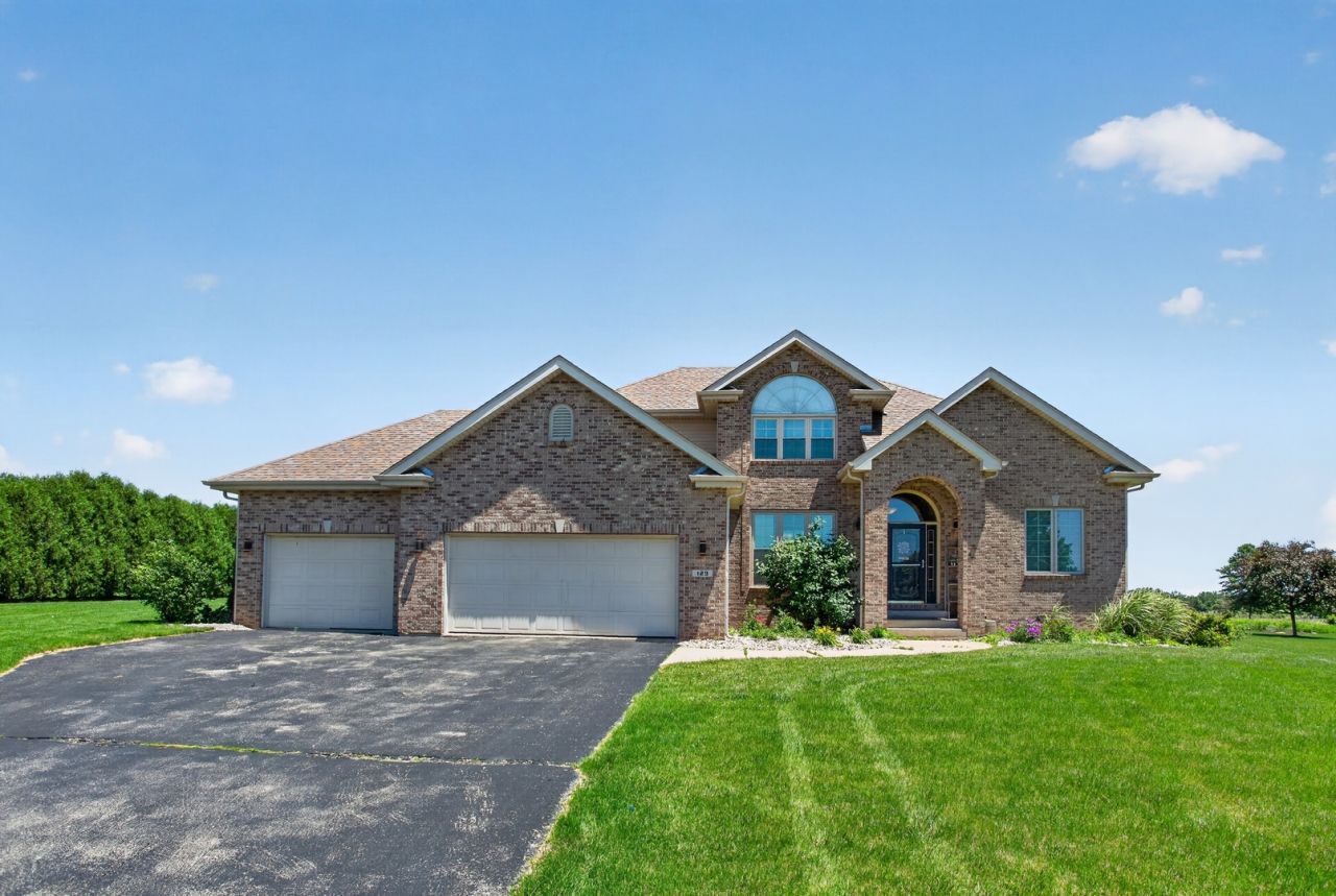 129 Titleist Trail, Poplar Grove, IL 61065