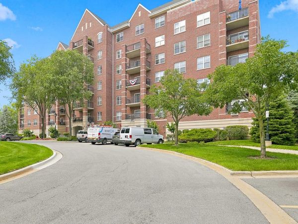 440 W Mahogany Court , Unit 603, Palatine, IL 60067