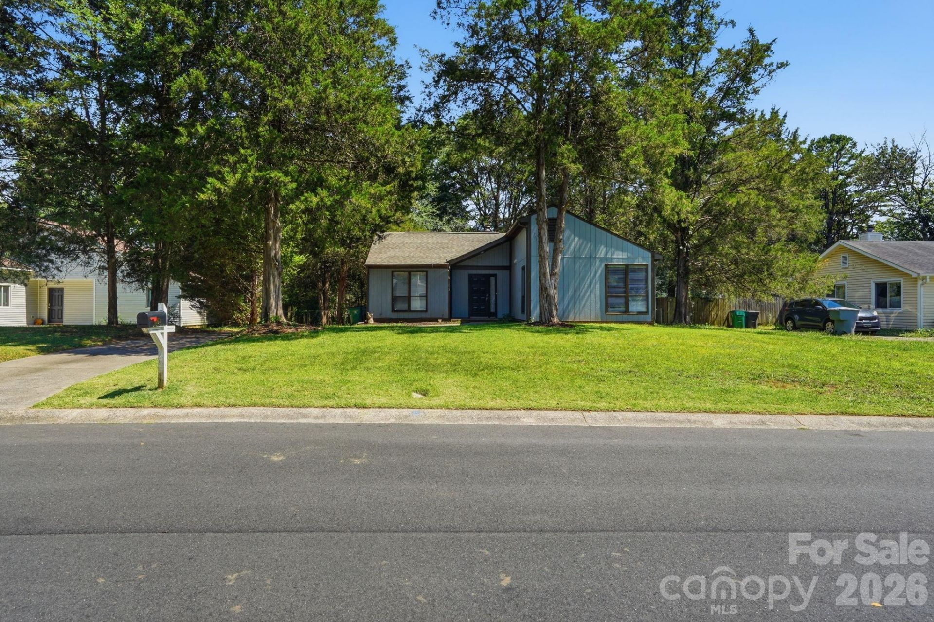11813 Moonridge Drive, Charlotte, NC 28226 Main Photo