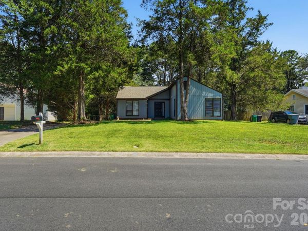 11813 Moonridge Drive, Charlotte, NC 28226