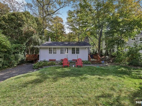 8 Woodland Road, RINGWOOD, NJ 07456