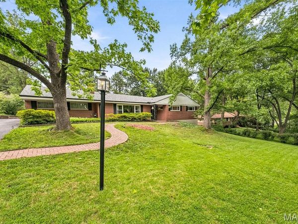 23 Beaver Drive , Creve Coeur, MO 63141