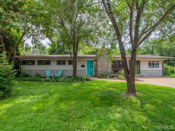 920 Volz Drive , Crestwood, MO 63126