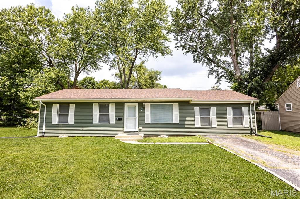 7 Jennine Drive, Belleville, IL 62226 Main Photo