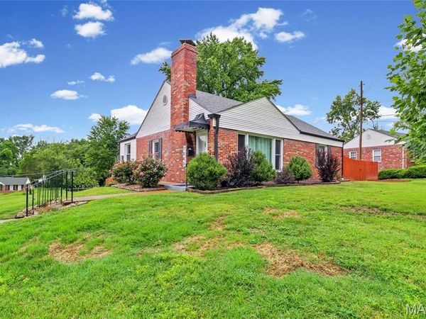 7045 Deerpath Drive, Affton, MO 63123