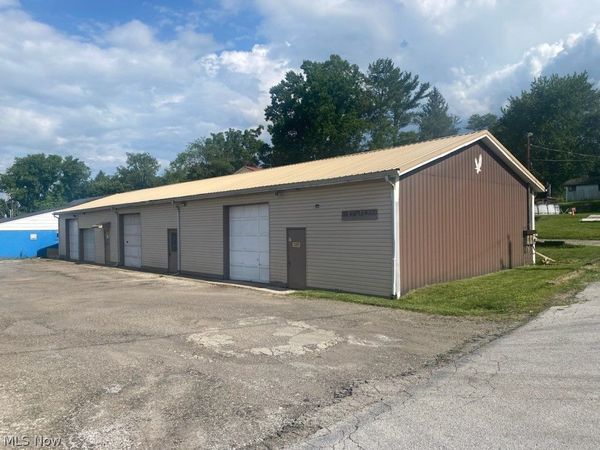 98 Maplewood Avenue, Wintersville, OH 43953