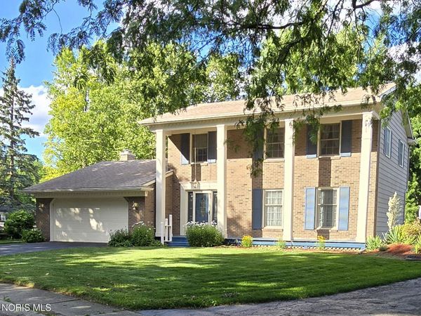 882 Mill Road, Perrysburg, OH 43551